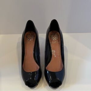 Classic and elegant Vince Camuto‎ black patent leather peep-toe pumps.